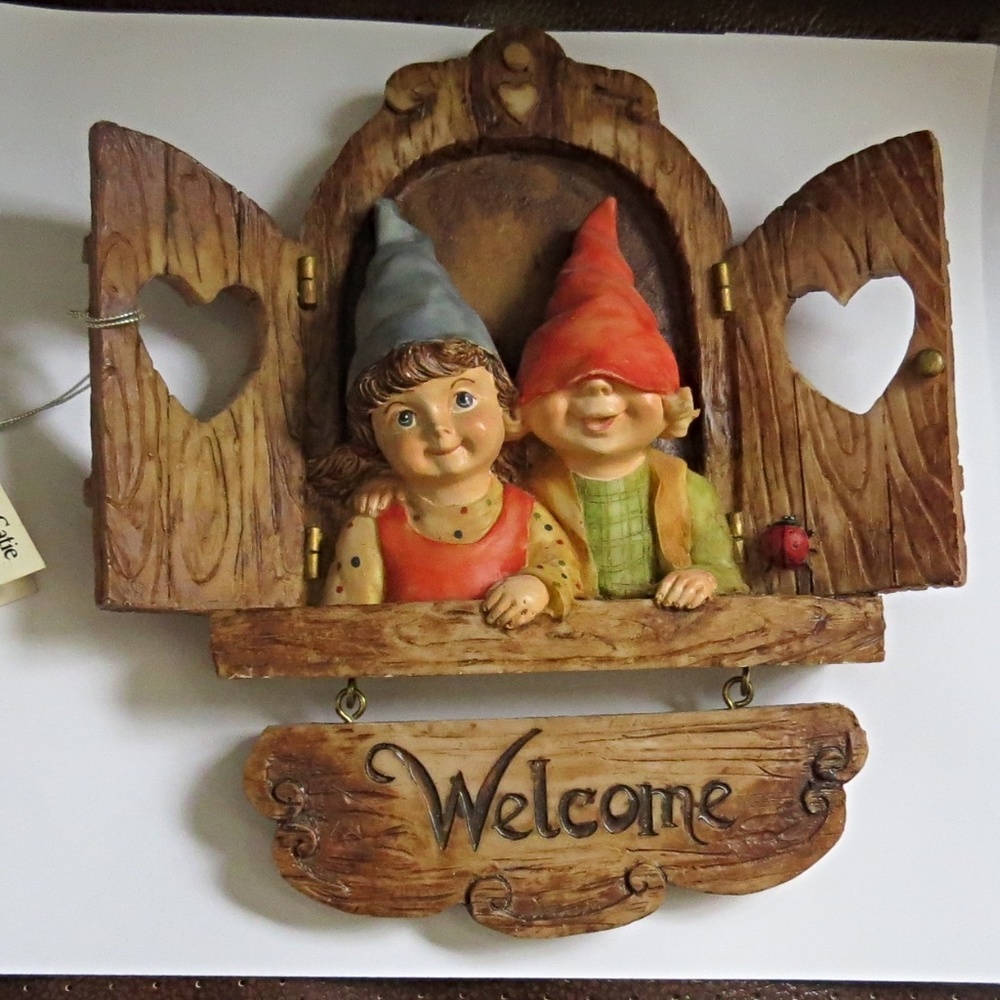 NEW WITH TAG Adorable Jonas & Catie GNOMES Welcome Sign Resin